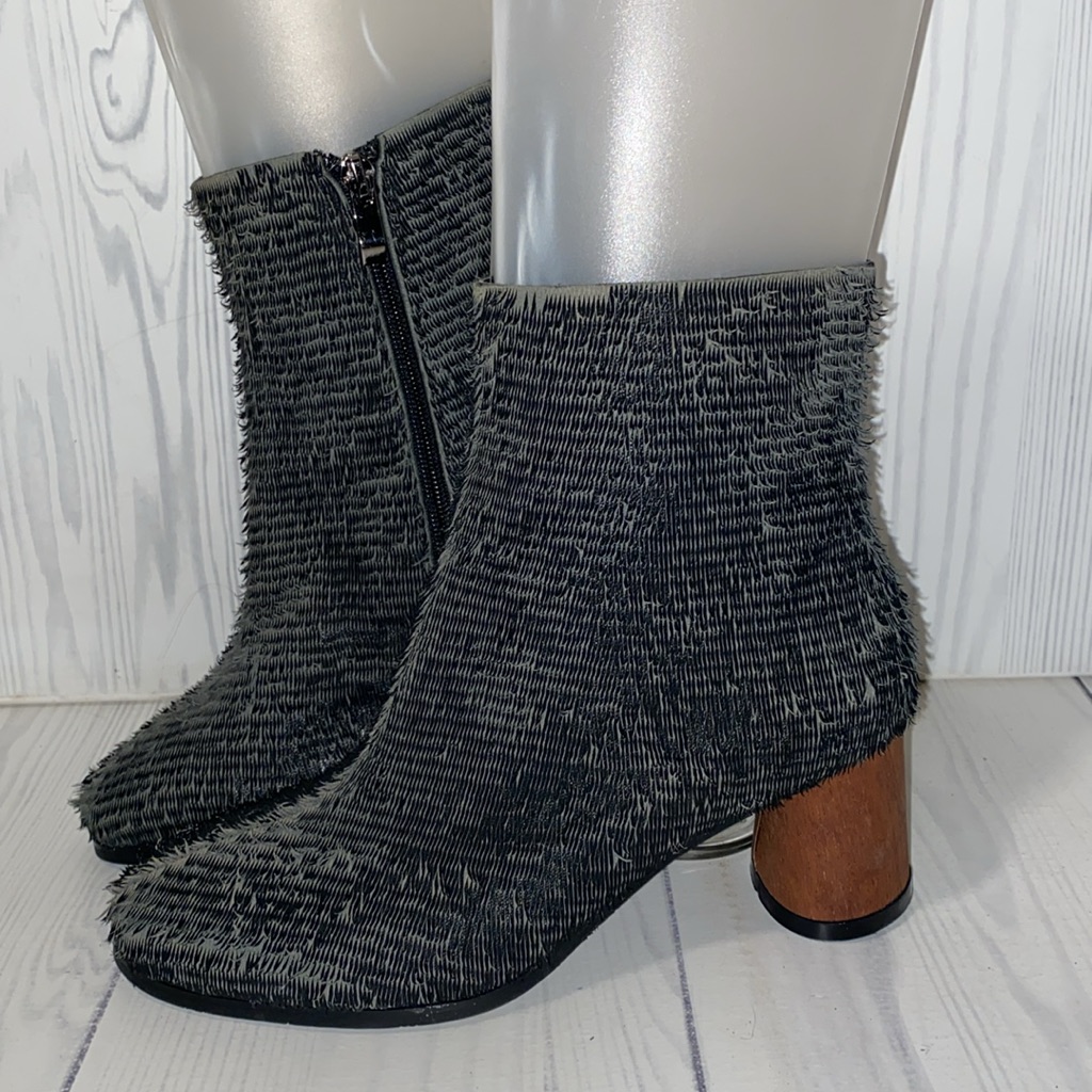 Antelope 589 Oona Black